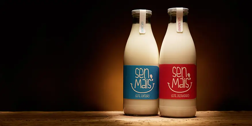 botellas de leche sen maís entera y desnatada
